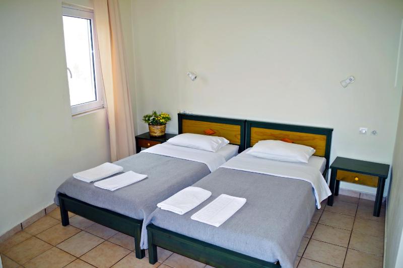 Studio Apartment with Sea View image 4
