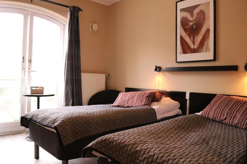 Twin Room image 2