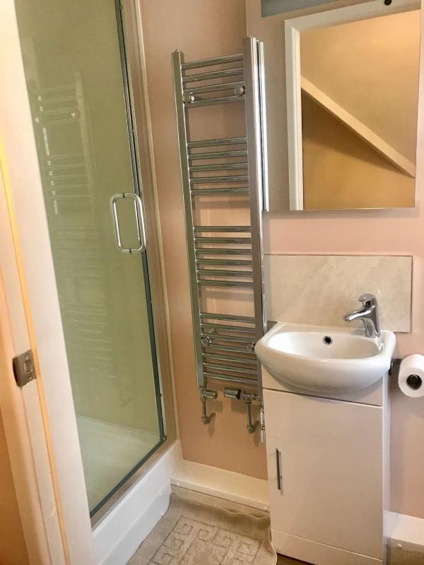 Standard Single Room with Shower image 4