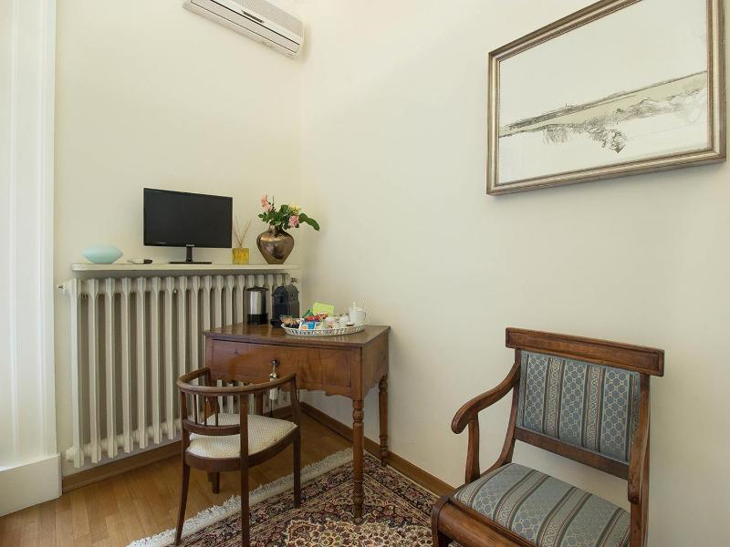 Large Double Room with Balcony image 3