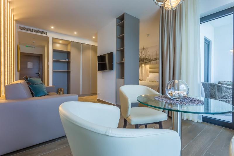 Deluxe Apartment image 3