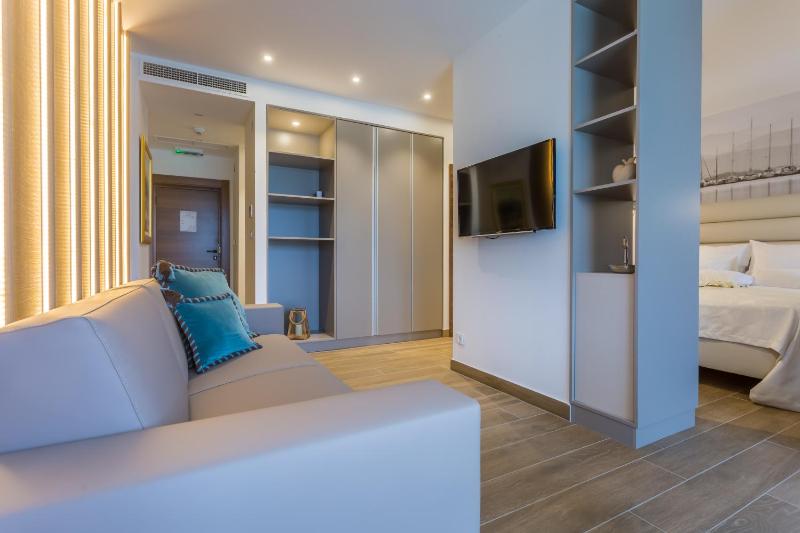 Deluxe Apartment image 2