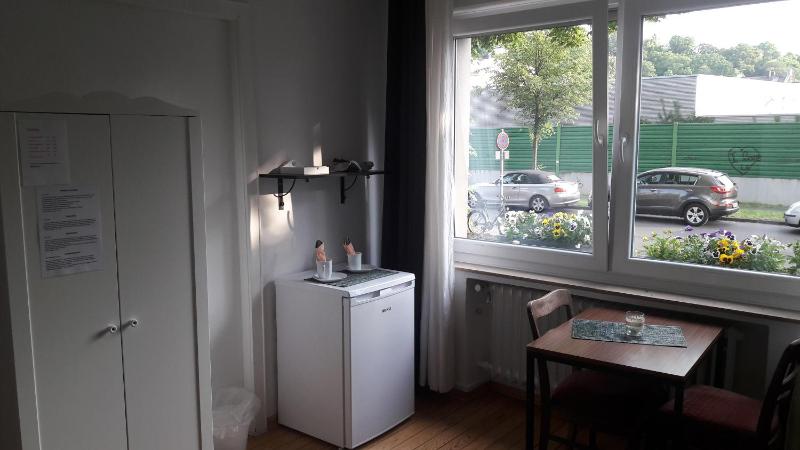 Twin Room image 4