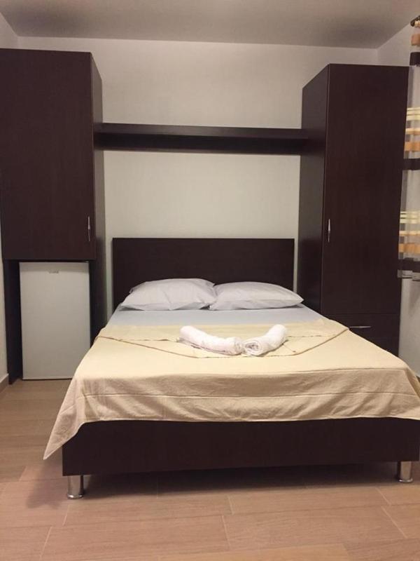 Large Double Room image 4