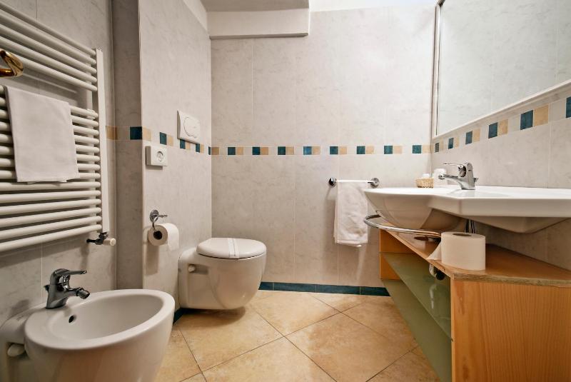 Triple Room with Balcony image 2