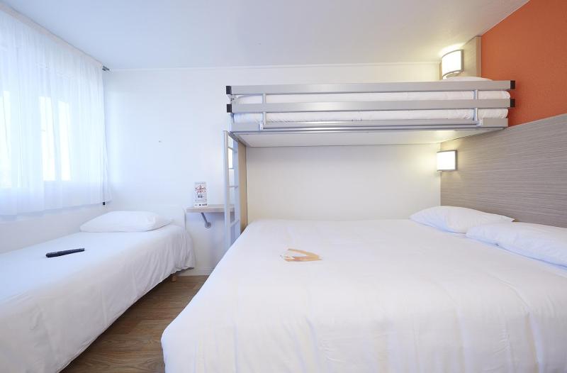 Superior Quadruple Room image 3
