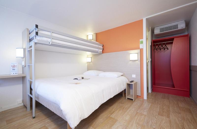 Superior Quadruple Room image 4