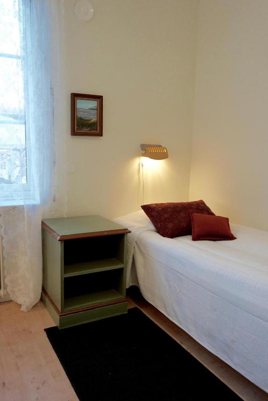 Standard Single Room with Shared Bathroom image 3