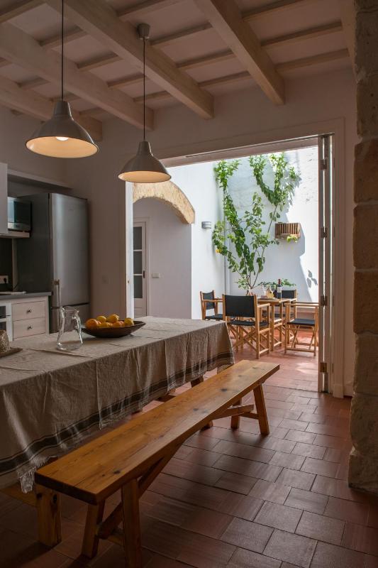 Cal Bisbe - image 1