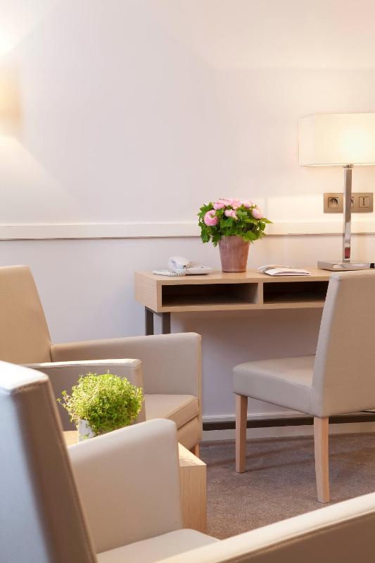 Club Twin Room image 3