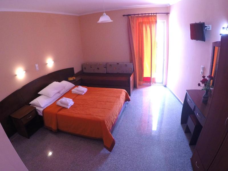 Double or Twin Room Ground Floor with Pool View image 2