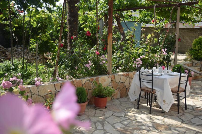 Studio with Garden View image 4