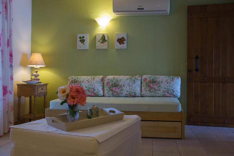One-Bedroom Apartment image 3