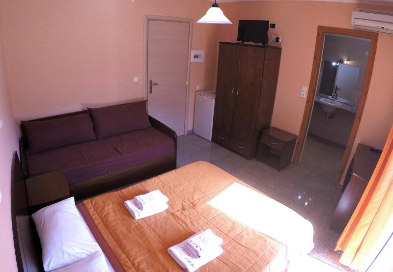 Superior Double or Twin Room with Sea View image 3