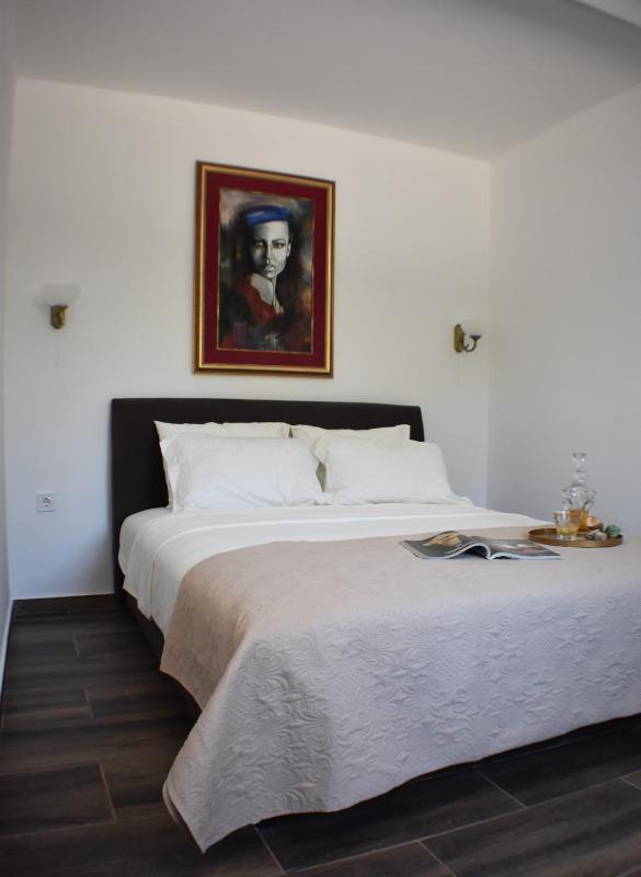 One-Bedroom Apartment image 2