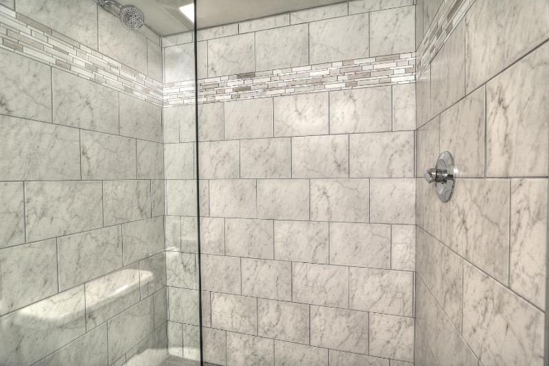 King Room Mini-Suite with Jacuzzi & Fireplace image 4