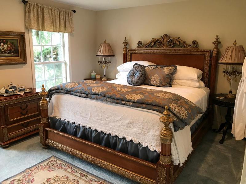 King Room with Garden View image 4