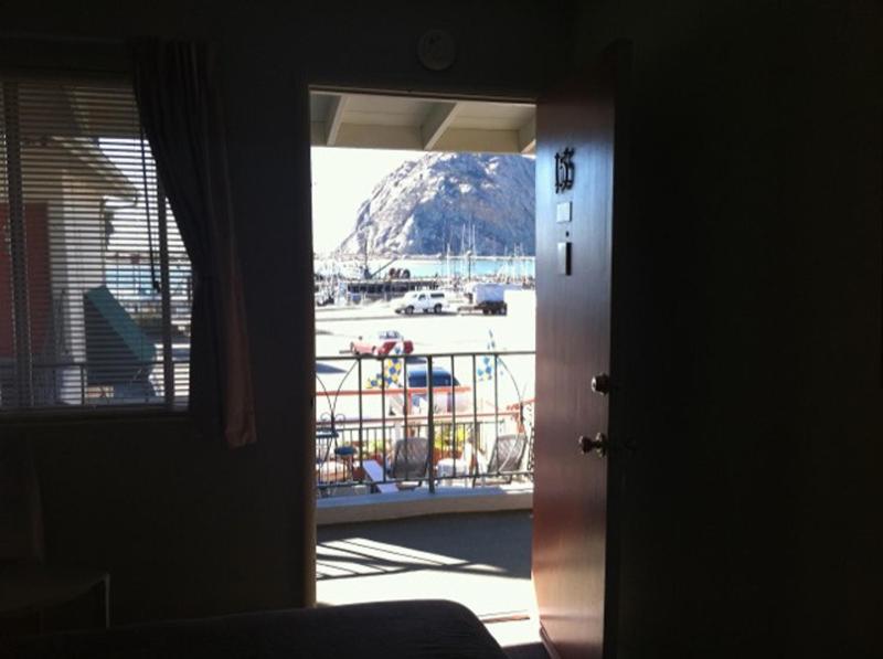 Standard King Room with View - Pet Friendly image 3