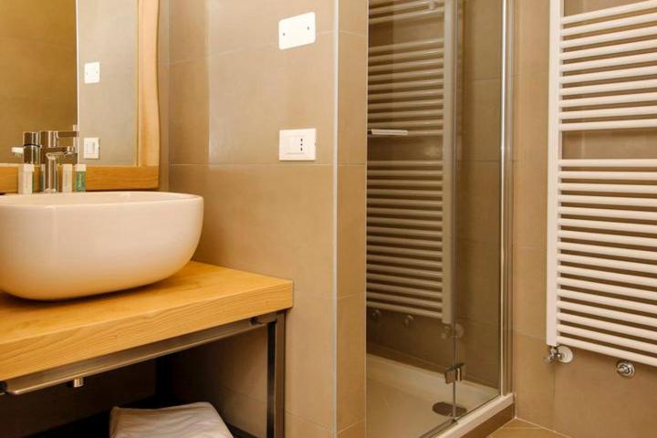 One-Bedroom Apartment image 2