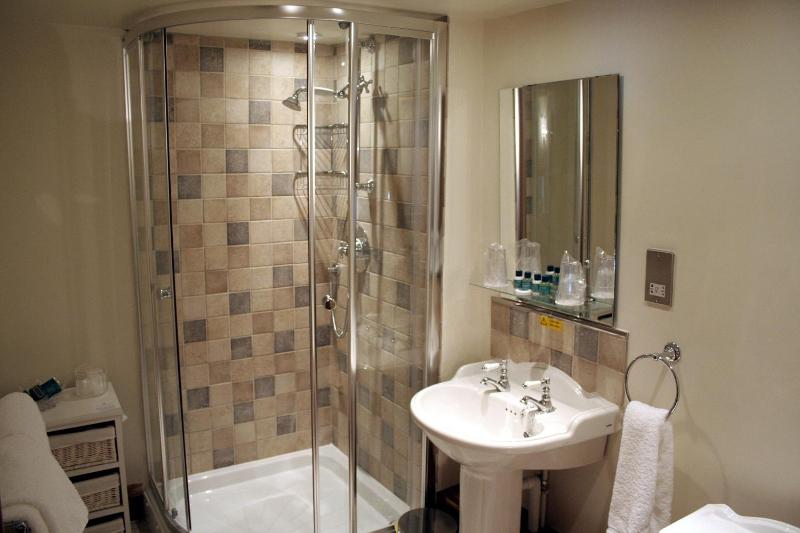 Small Double Room APPLEDORE image 3