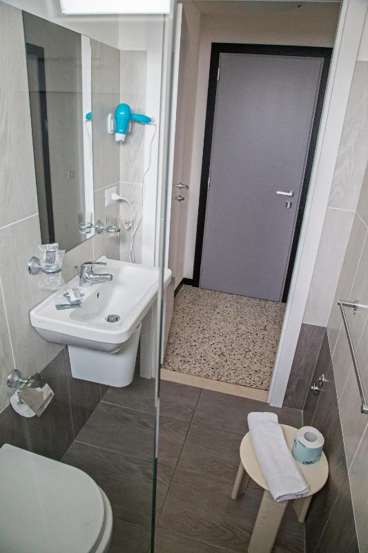 Quadruple Room with Balcony image 2
