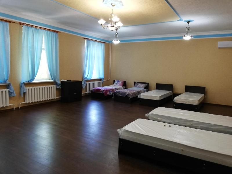 Family Room image 1