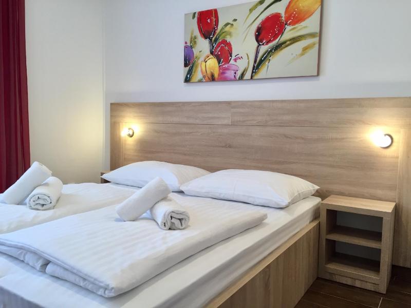 Double or Twin Room with Balcony image 4