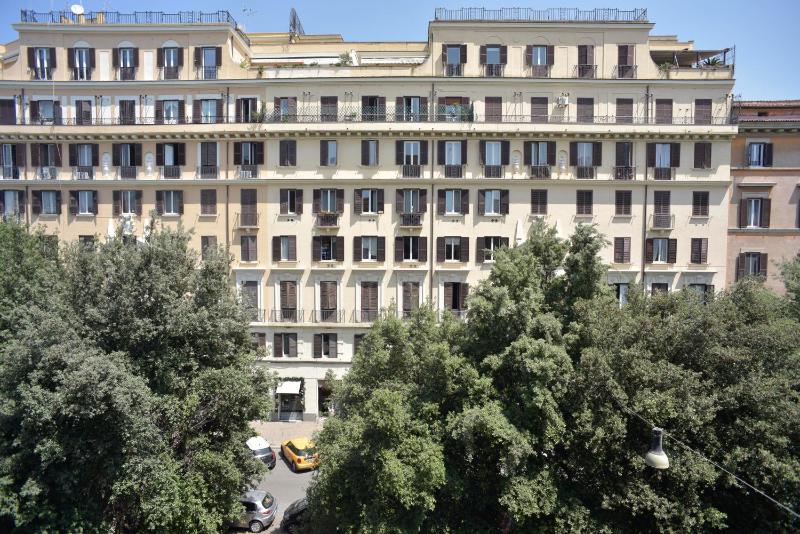 Double Room with Private External Bathroom image 2