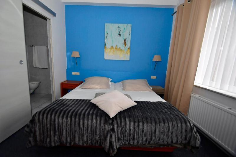 Superior Twin Room image 2