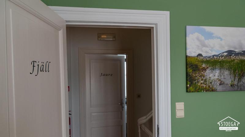 Twin Room image 4
