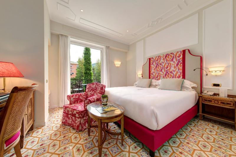 Classic Double or Twin Room with City View image 4