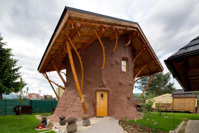 Two-Bedroom House - Tree House image 1