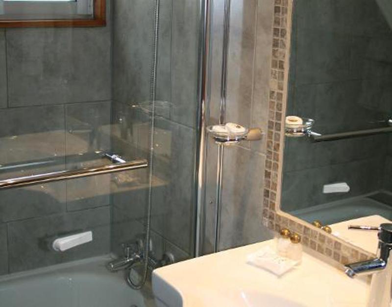 Nubes Hotel - image 4