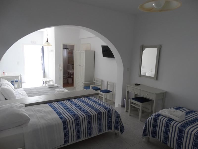 Quadruple Room with Sea View image 3