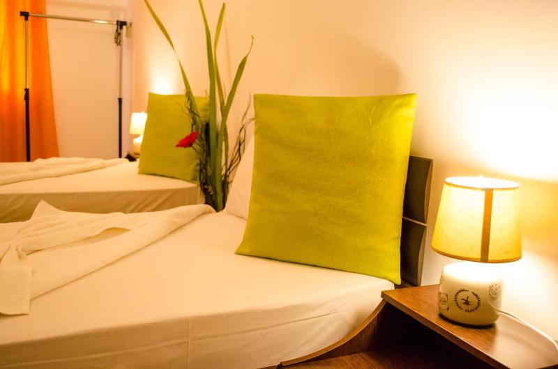 Twin Room with Private Bathroom image 4