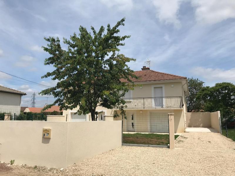 Three-Bedroom House image 4