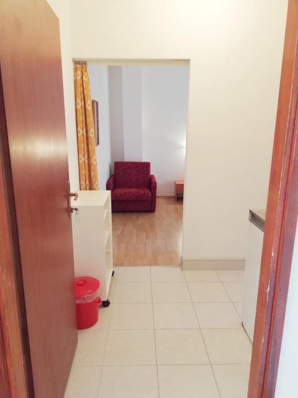 Studio Apartment image 2