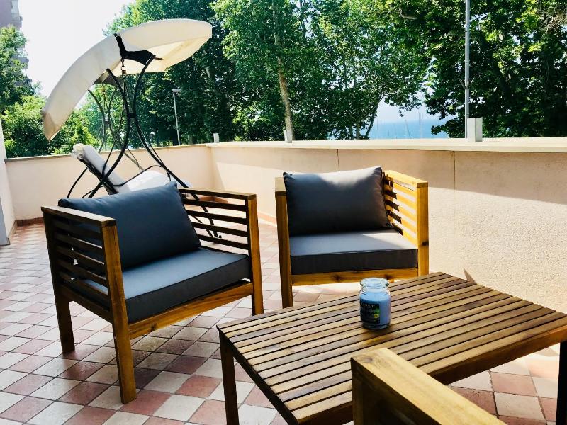 Apartment with Sea View image 1