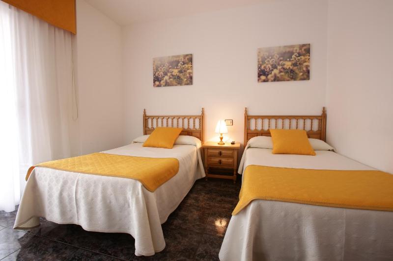 Twin Room with Terrace image 4