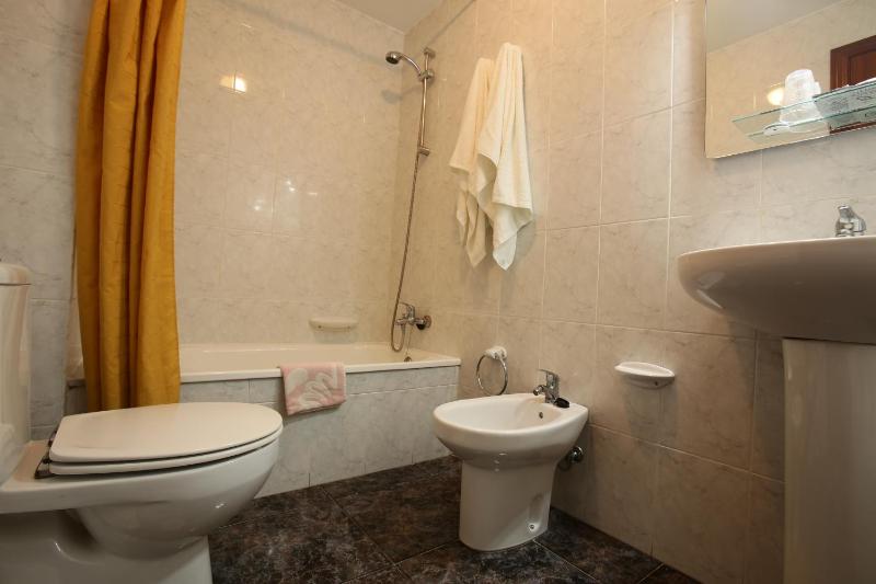 Twin Room with Terrace image 2