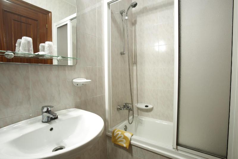 Single Room with Terrace image 3