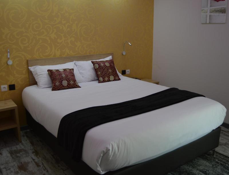 Double Room with Garden View image 4