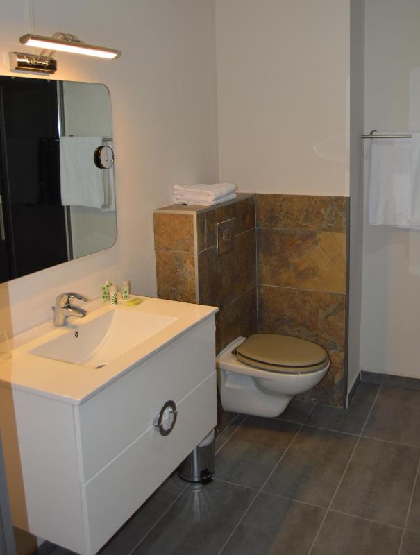 Double Room with Garden View image 3