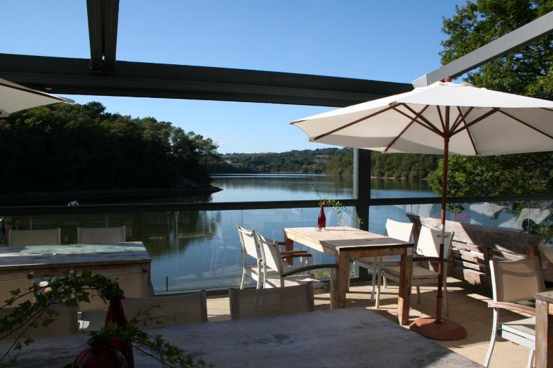 Double Room with Lake View image 1