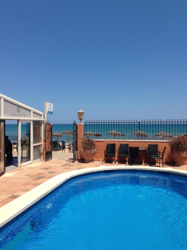 Lloyds Beach Club - image 12