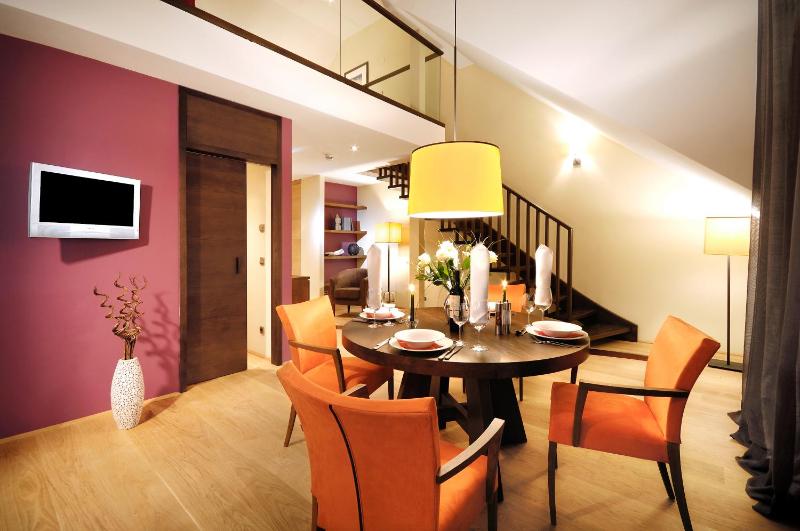 Deluxe Two-Bedroom Apartment image 2