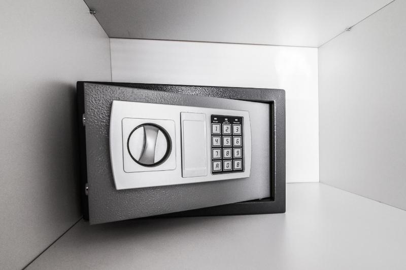 Deluxe Two-Bedroom Apartment image 3