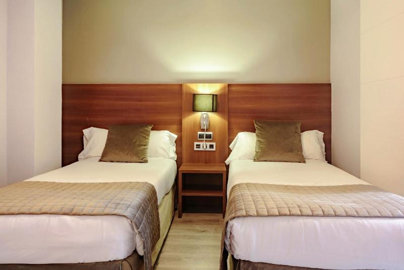 Double or Twin Room image 3