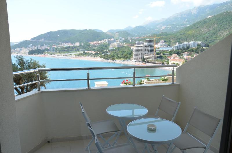 Studio Apartment with Sea View image 4