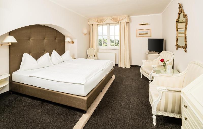 Double Room with Mountain View image 4